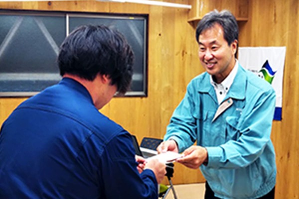 資格取得費用補助のほか、取得時の奨励金もあります。