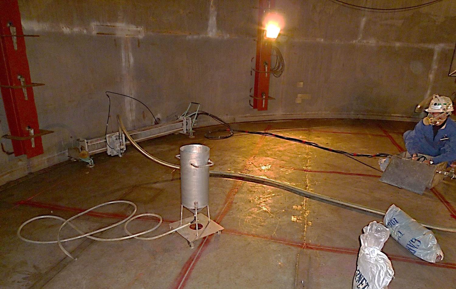 Tank bottom plate cut ウォータージェット工法日進工業株式会社